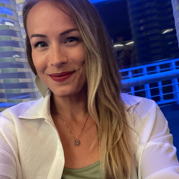 Meet your Posher, Brigitte - Picture 1 of 16